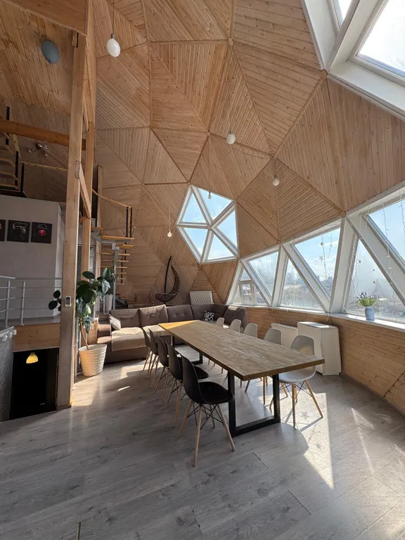 Купольный дом с видом на Кремль