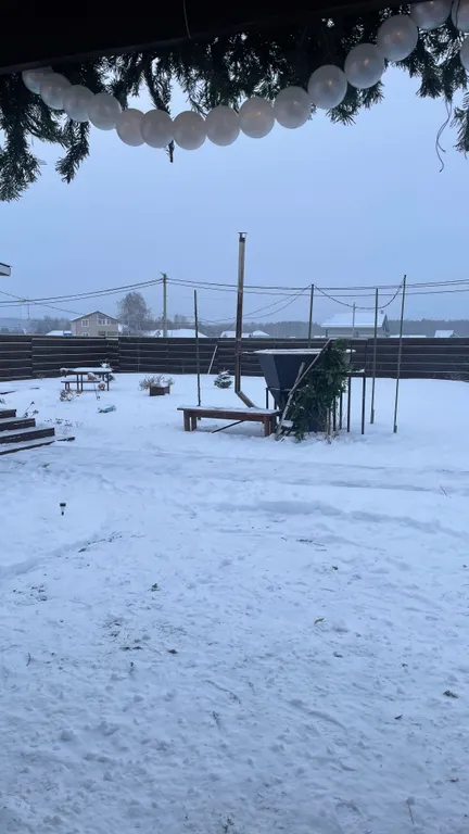 Дом, баня, чан и бассейном во дворе