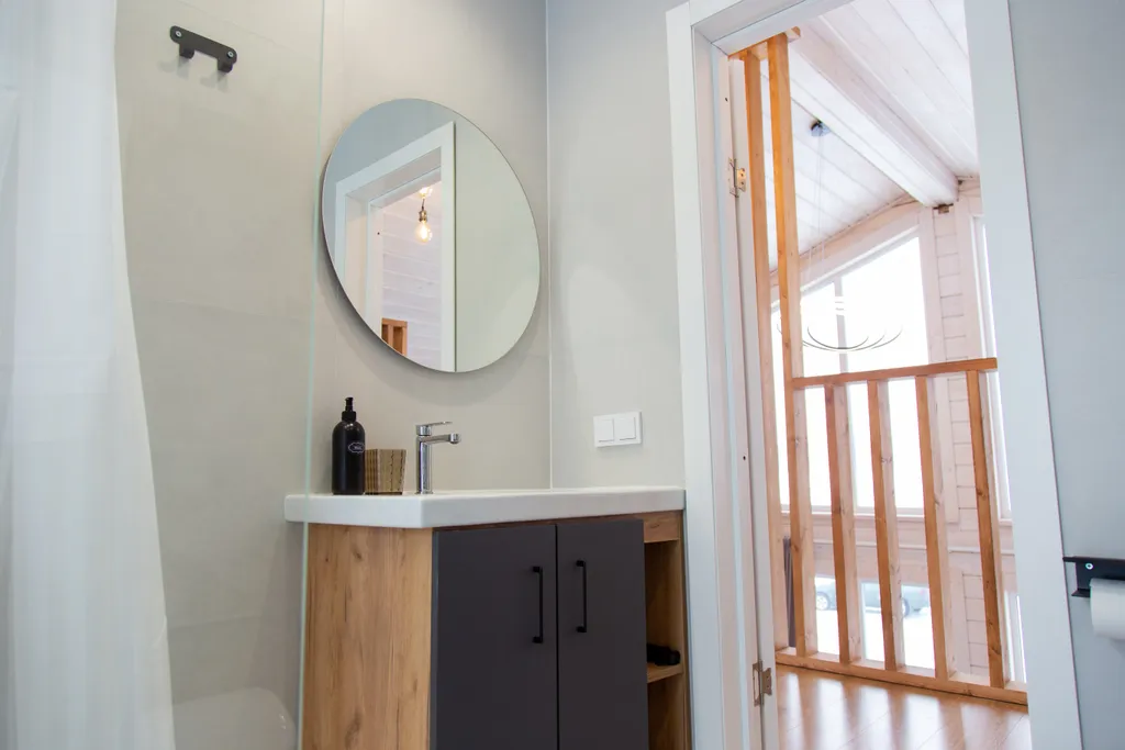 Большой дом с видом на озеро, 3 спальнями, сауной и детской площадкой