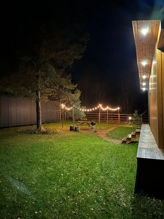 Сказочный домик в лесу