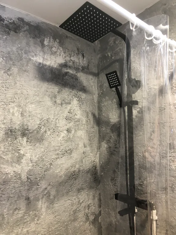 Уютный маленький домик в горах