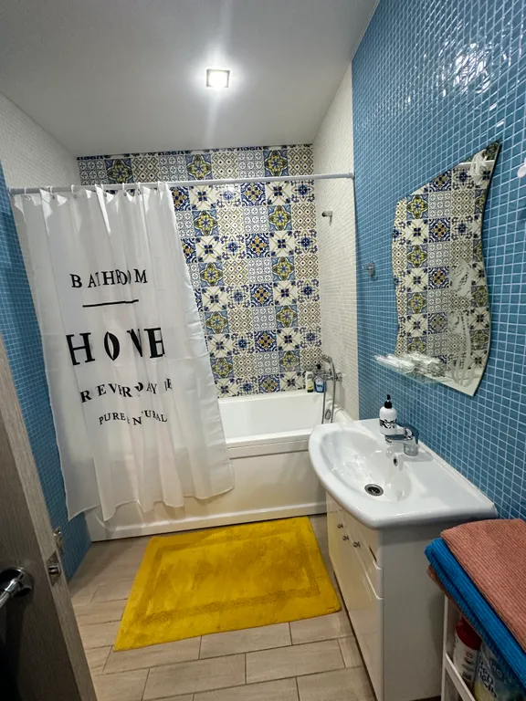 Просторная квартира с отдельным входом возле гипермаркета Перекресток