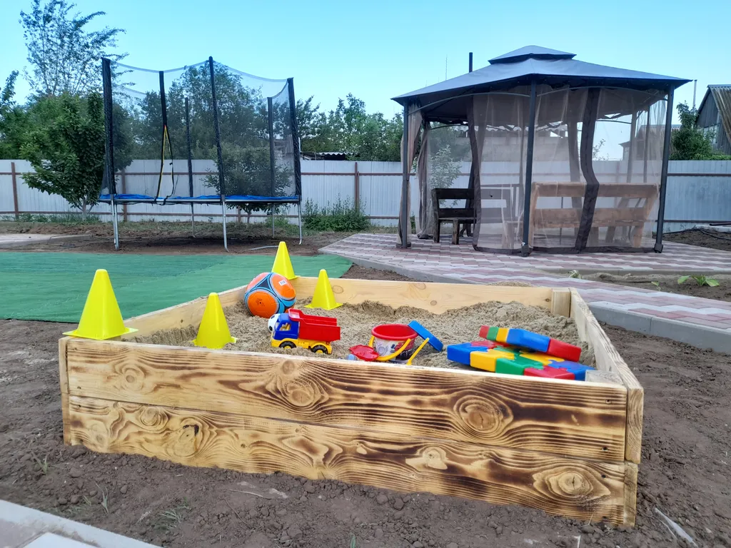 Домик у озера