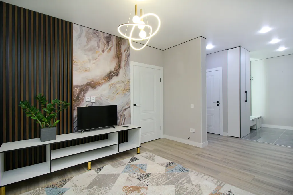 2-комнатная квартира с 2 раздельными спальнями с дизайнерским ремонтом