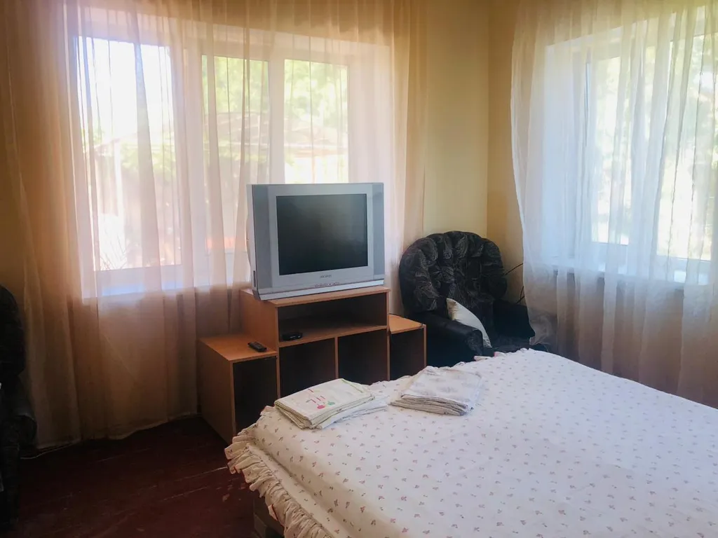 Дом для отдыха с большой беседкой