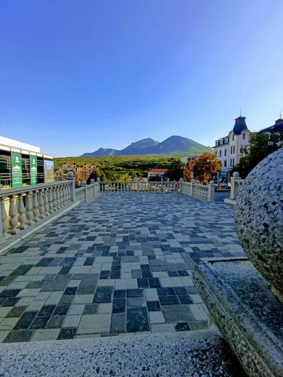 Уютная квартира с видом на горы в центре города