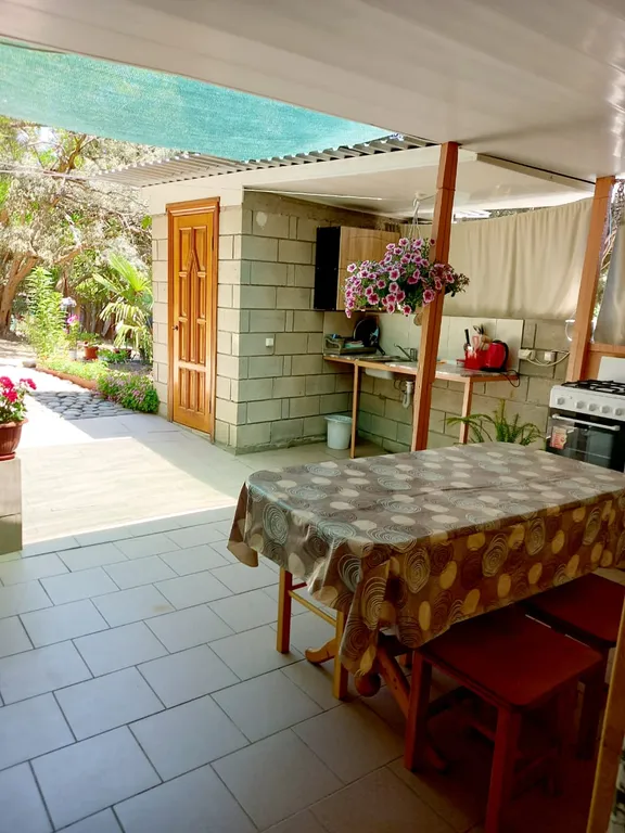 Коттедж Коттедж Уютная дача с зеленым двором и в 5 минутах ходьбы к морю — Кацивели