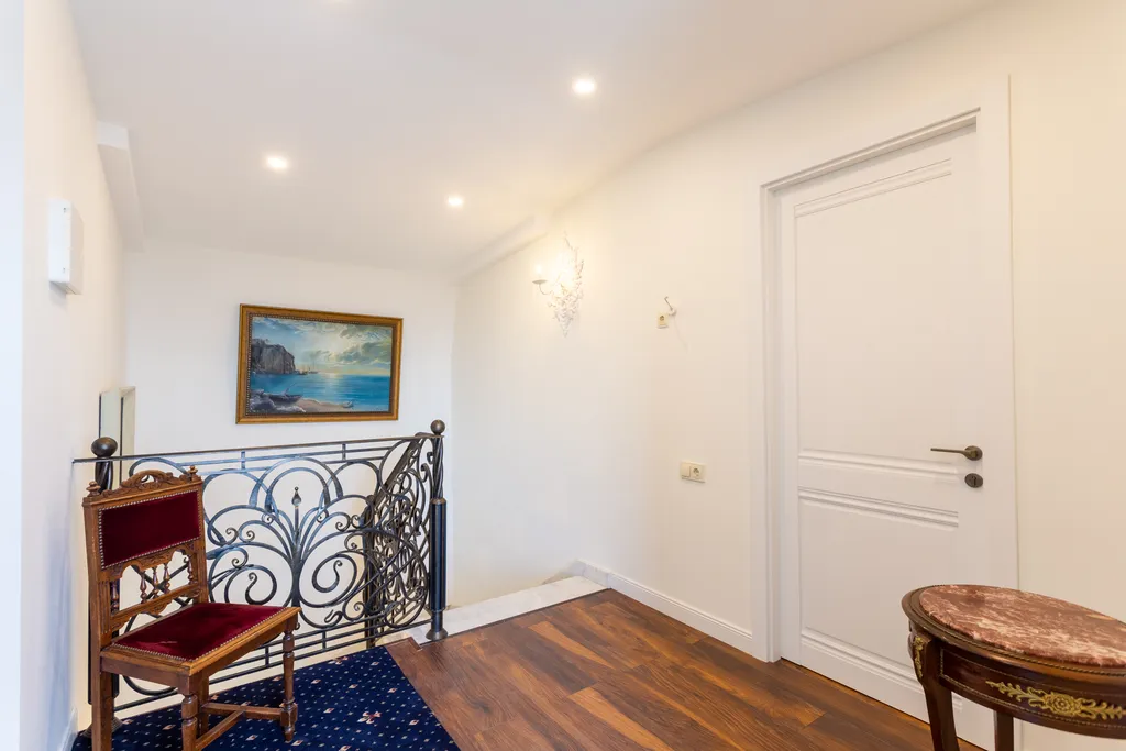 Shindisi Residence, VIP Villa