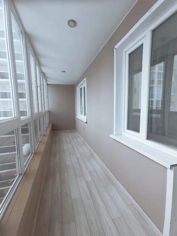 Современная квартира с огромной лоджией в новом доме