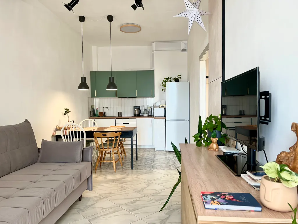 Солнечная квартира у озера рядом с новой набережной