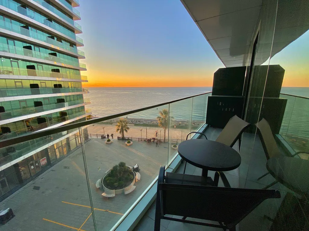Улучшенные апартаменты на берегу моря, Batumi View