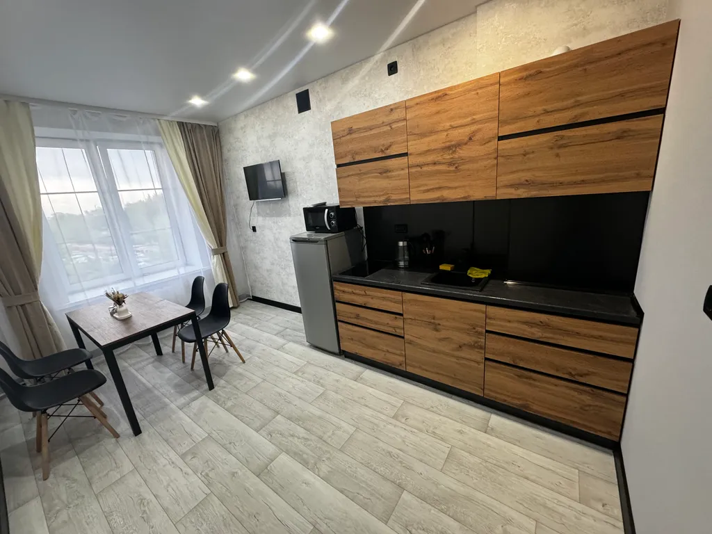 Большая Уютная 1-комнатная квартира,своя парковка,рядом магазин,центр