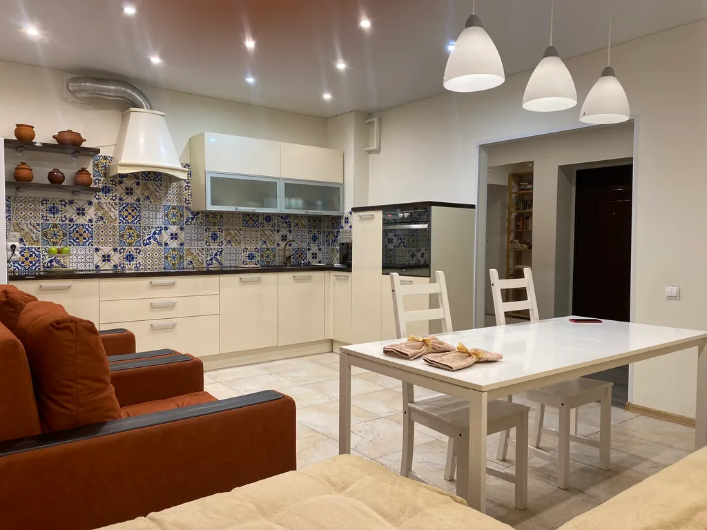 Через дорогу от ЛетоЛето Яркая 1+ квартира