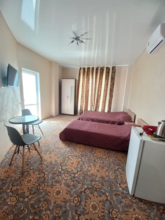 Квартира Трёхместный Де Люкс с балконом — аренда посуточно в Дивноморское