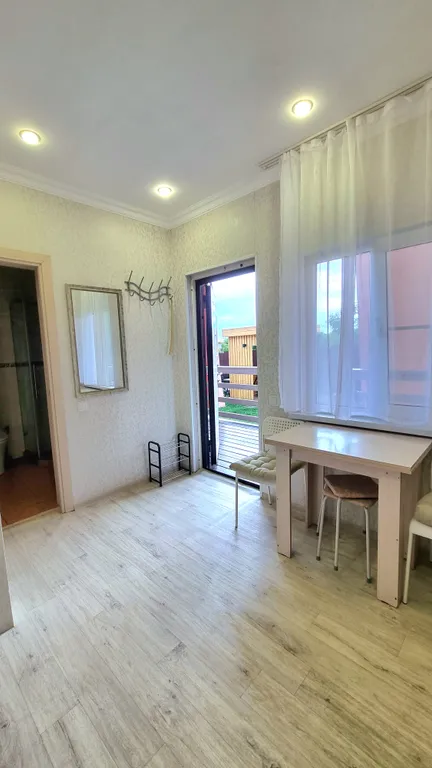 Домик и фруктовый сад