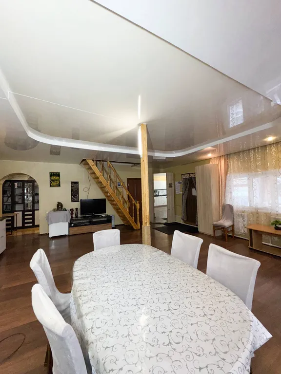 Дом в 3 минутах от источника.
Бесплатная парковка.
Большая кухня.