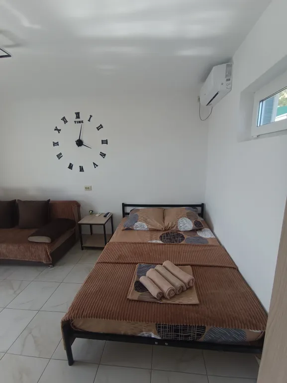 Уютная студия с кухней и видом на море.