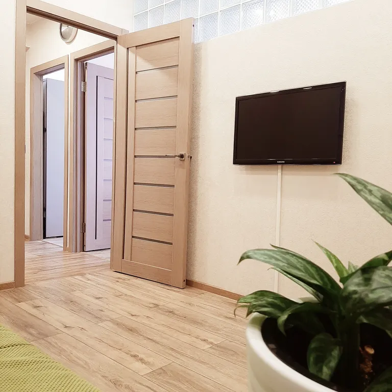 Просторная евротрешка с видом на Ангару и город