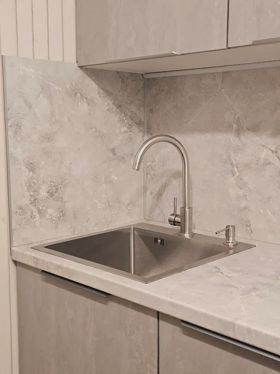 Вилла Nelli с видом на озеро и зоной барбекю среди каменной россыпи