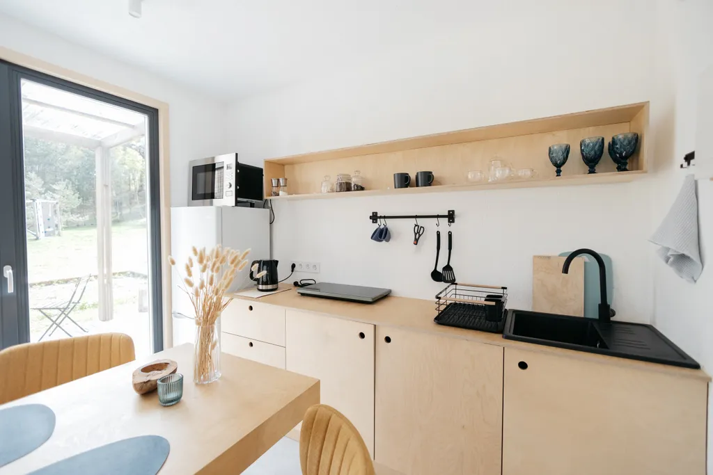 Уютный дом Японская куница с панорамными окнами с видом на лес