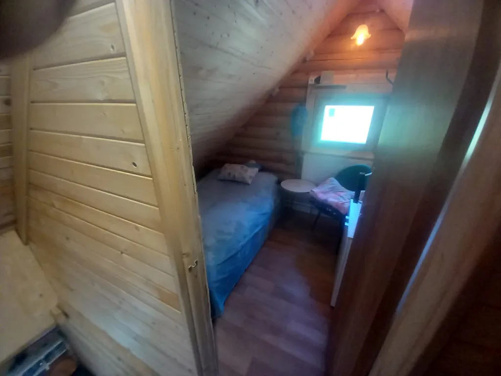 Дом с баней в лесу возле храма и озера