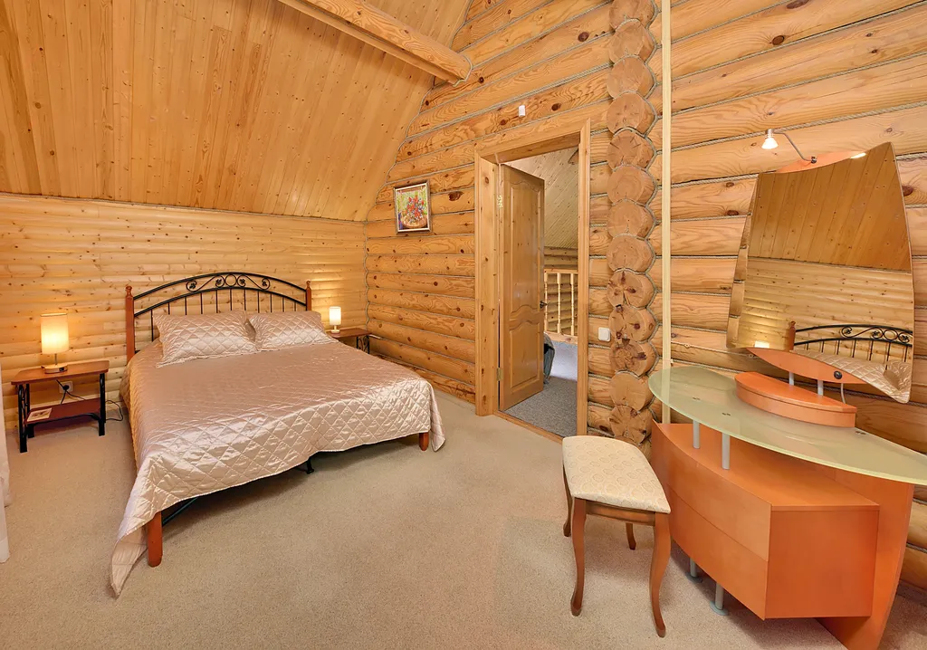 Деревянный большой дом для компаний и семей