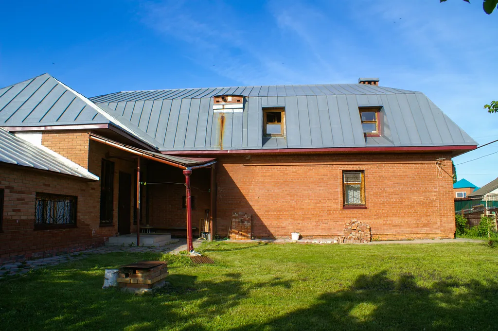 Уютный дом с камином