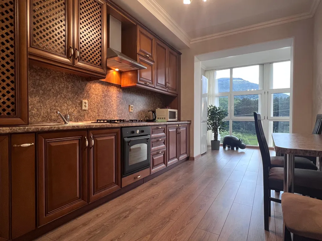 Стильная двухкомнатная квартира с видом на Машук