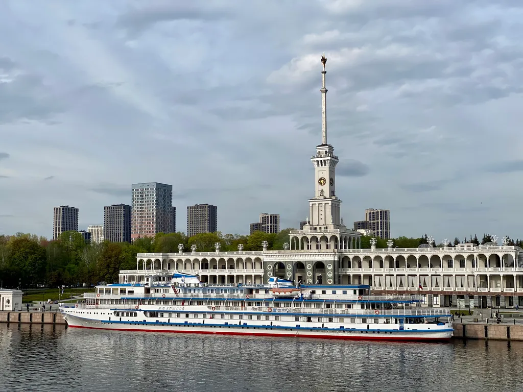 Уютно, тепло и рядом метро
