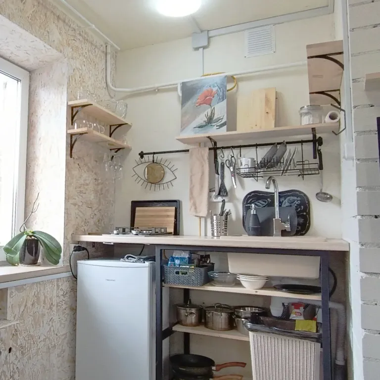 Душевное жилье над пиццерией, небольшая, но очень уютная студия