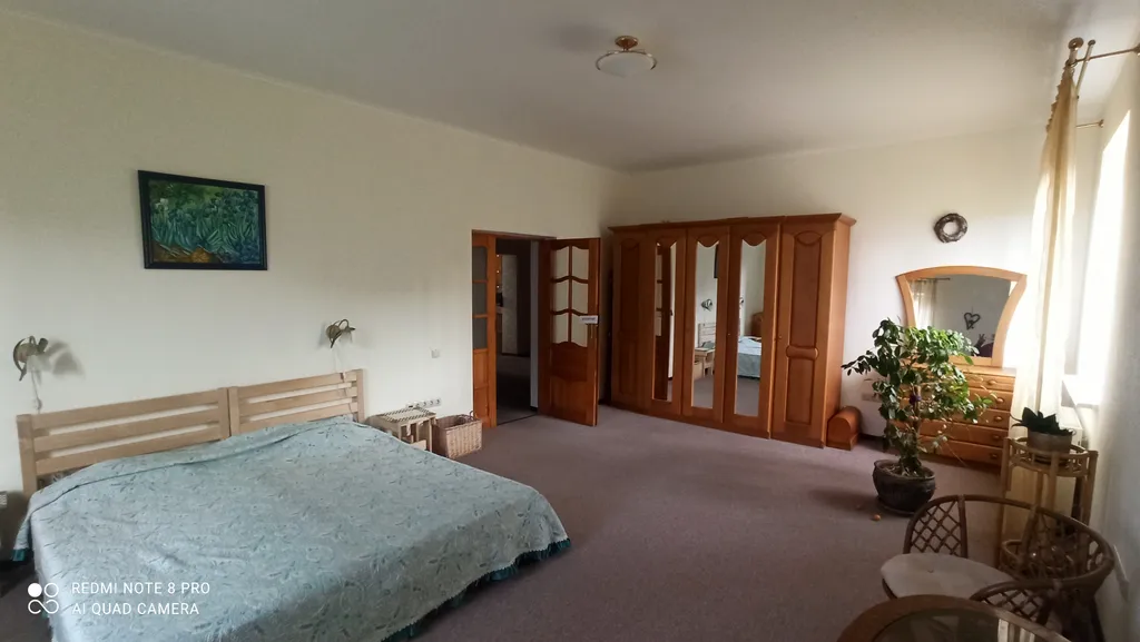 Квартира отдельная на первом этаже частного дома