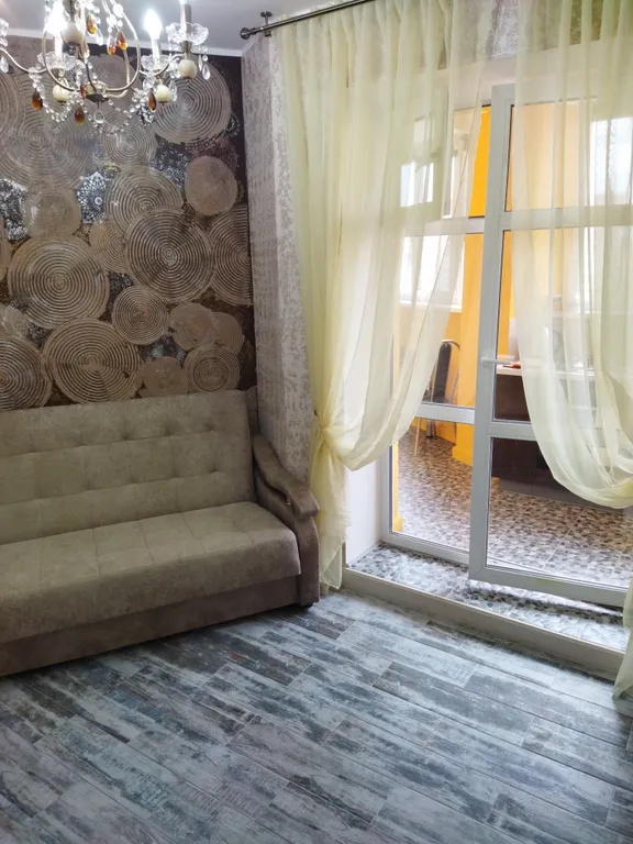 Новая 1-комнатная квартира с отличным ремонтом и двумя спальнями