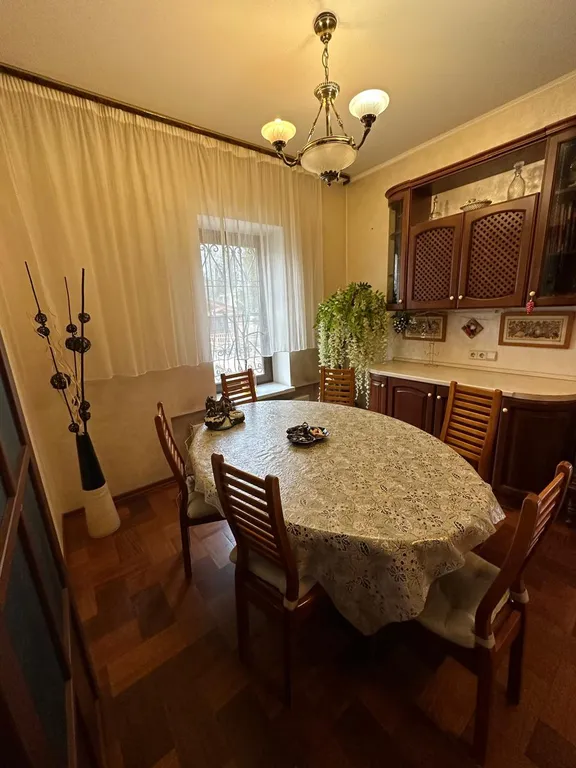 Дом с баней, бассейном и караоке