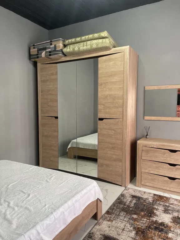 Дом рядом с горячкой, горячий источник и морем