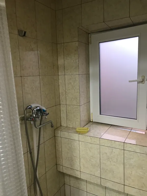 Небольшой уютный домик для семейного отдыха в центре поселка