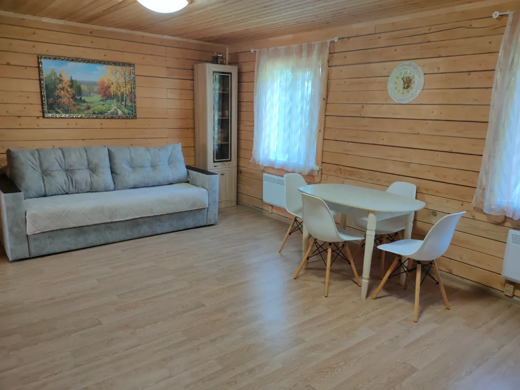 Дом на самом берегу озера селигер