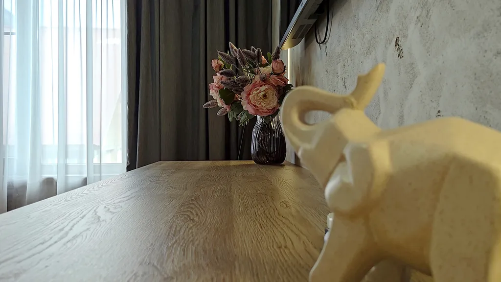 Современный красивый апартамент со спальней. Панорама на горы. Центр.