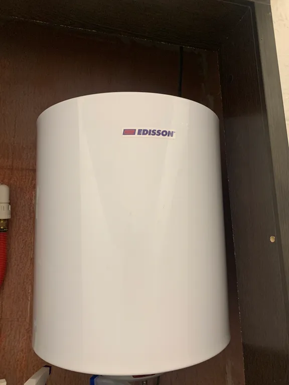 Светлая евро-двушка с горным пейзажем от художника