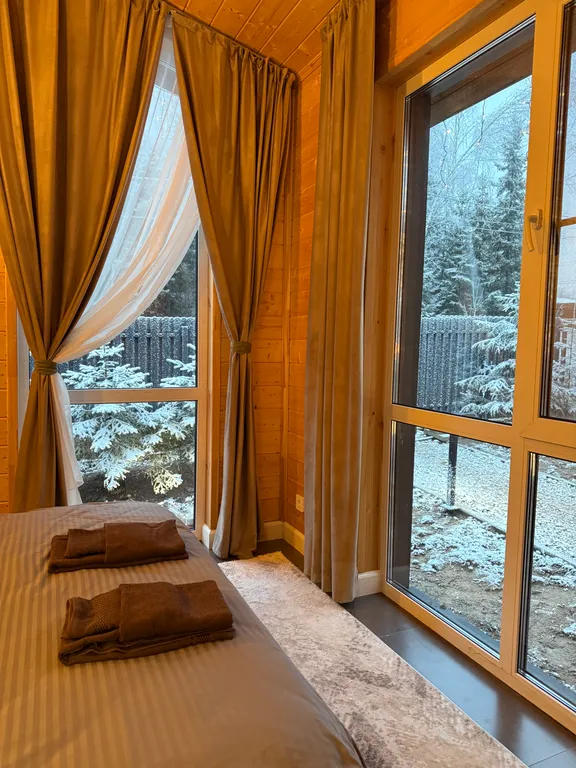 Дом в лесу с видовой терассой и чаном