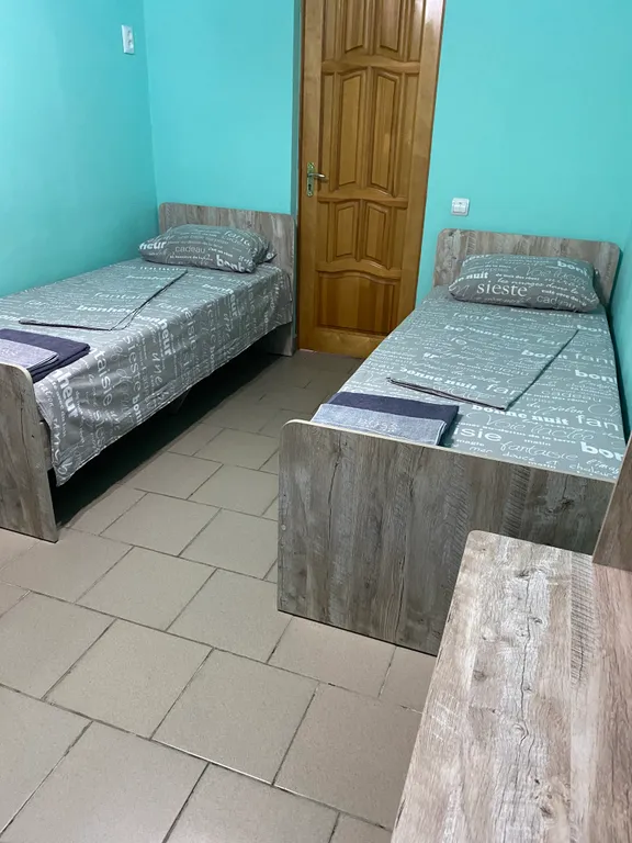 Комната - все имеется для проживания, отдельный вход