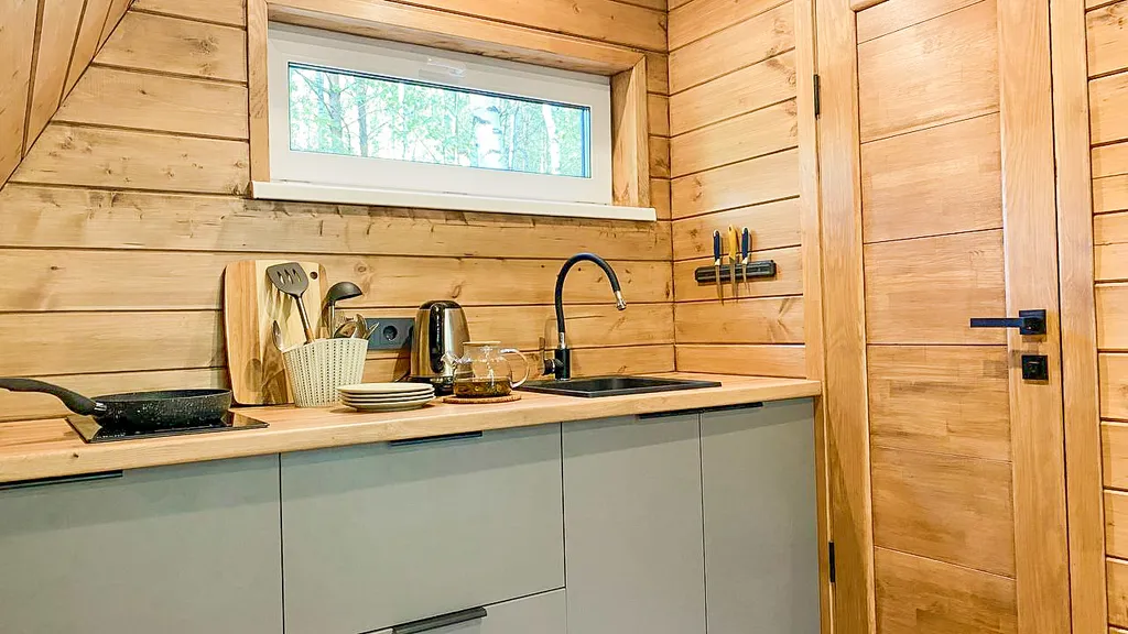 Домик в лесу вблизи от города в стиле A-frame