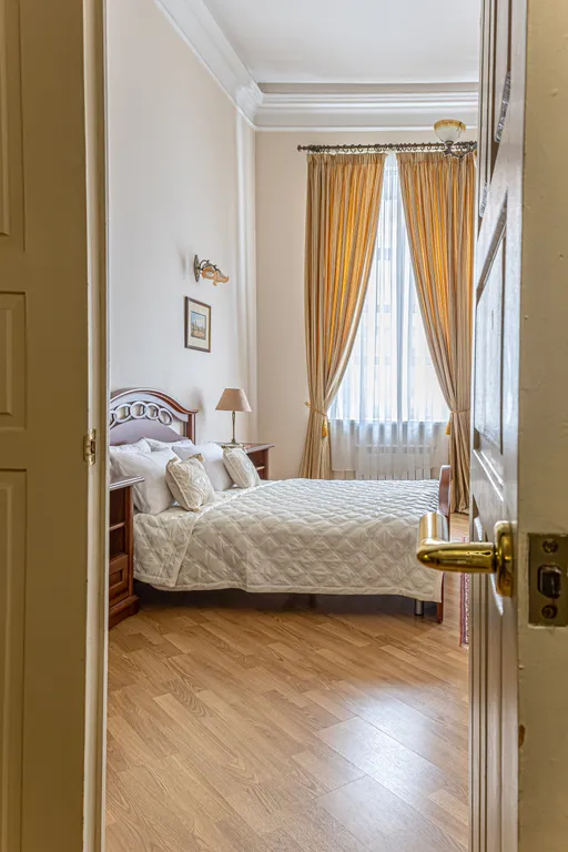 Квартира delux с 4 спальнями и парковкой у Эрмитажа