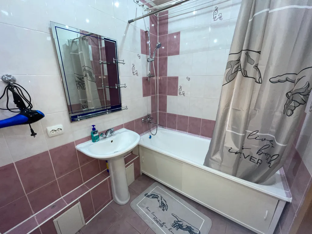 Уютная, чистая 1-комнатная квартира с большой кухней