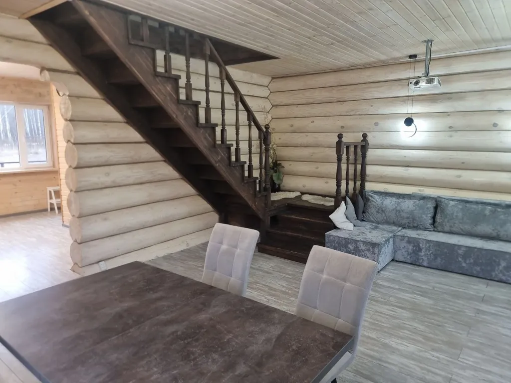 Дом с прудом