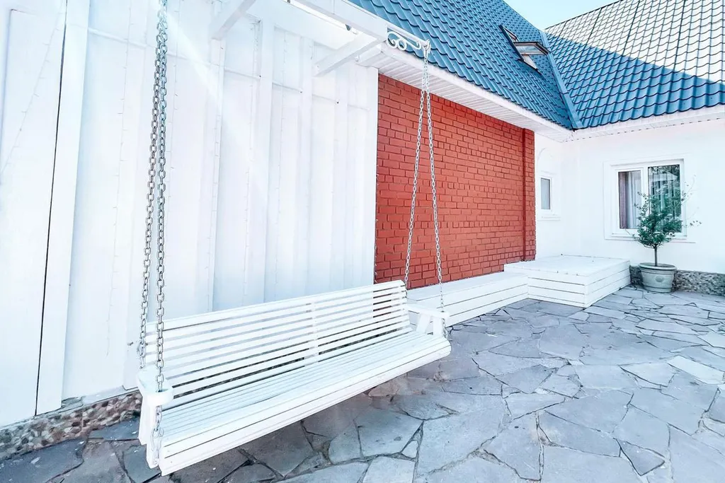 Совершенно новый дом на берегу озера с верандой и русской баней