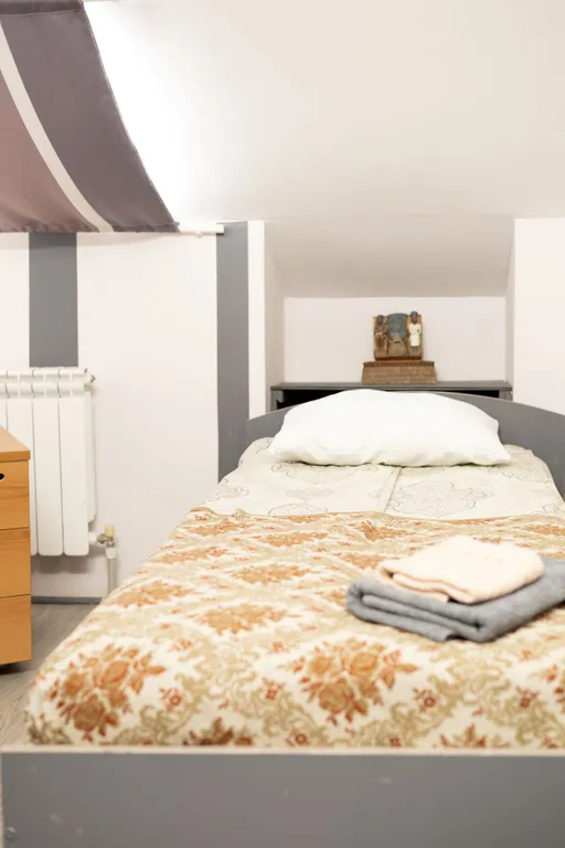 Бюджетный одноместный номер (удобства на этаже)