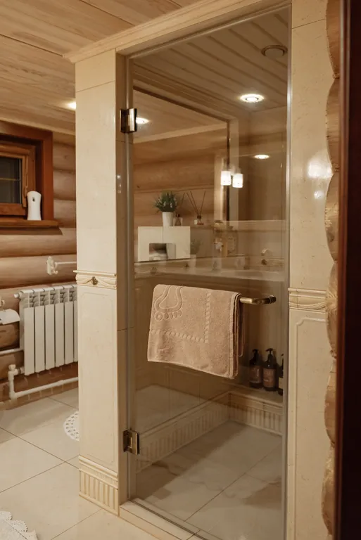 Уютный дом на берегу реки