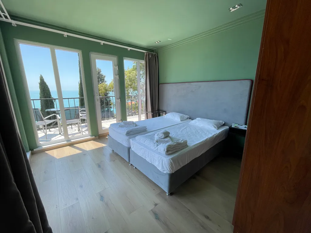 Двухкомнатный четырехместный номер с видом на море