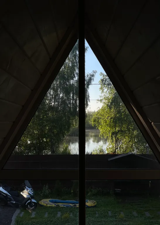 A-frame с банным чаном на берегу водоёма