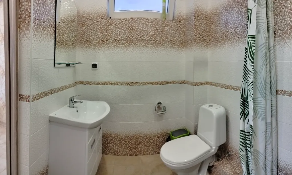 Большой дом с 5 изолированными комнатами в центре